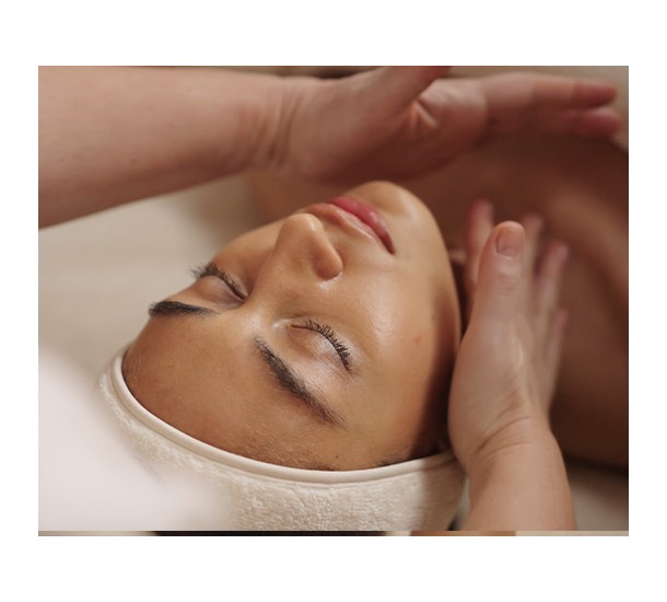 massage lb sur mesure d exception réalisé par une facialiste avec techniques kobido et diagnostic morphofacial personnalisé