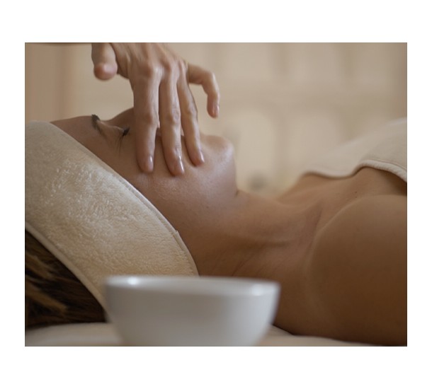 massage intra oral facialiste lb travail interne et externe des muscles du bas du visage pour effet lifting naturel