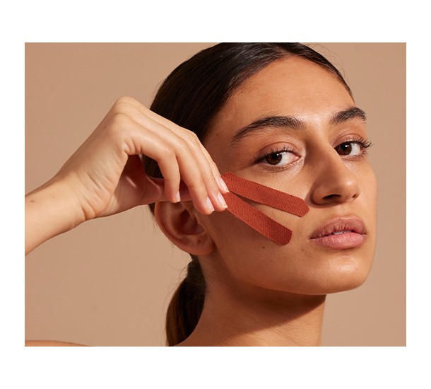 face taping visage facialiste bandes anti rides lift naturel