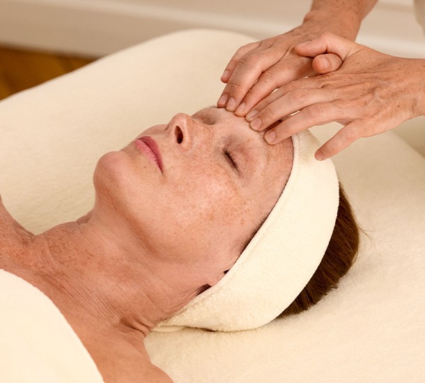 Formation au massage du visage stretching facial anti-rides pour facialistes