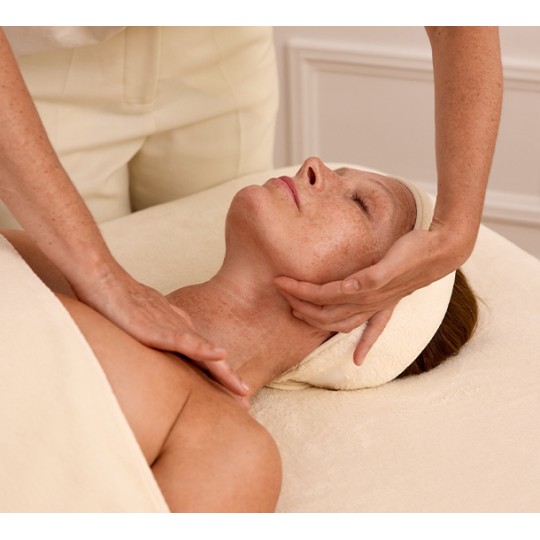 Professional Neck & Décolleté Massage Training | LB Facialists
