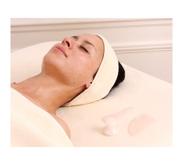 massage lb sur mesure d exception réalisé par une facialiste avec techniques kobido et diagnostic morphofacial personnalisé
