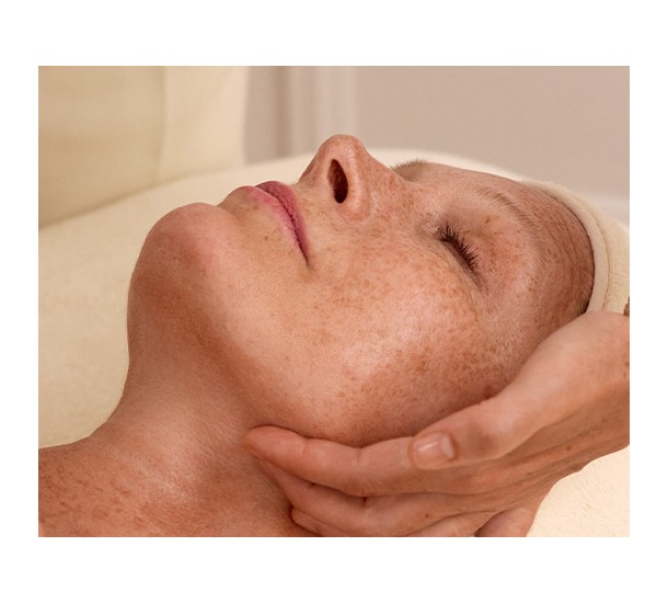 massage flash glow, femme peau lumineuse