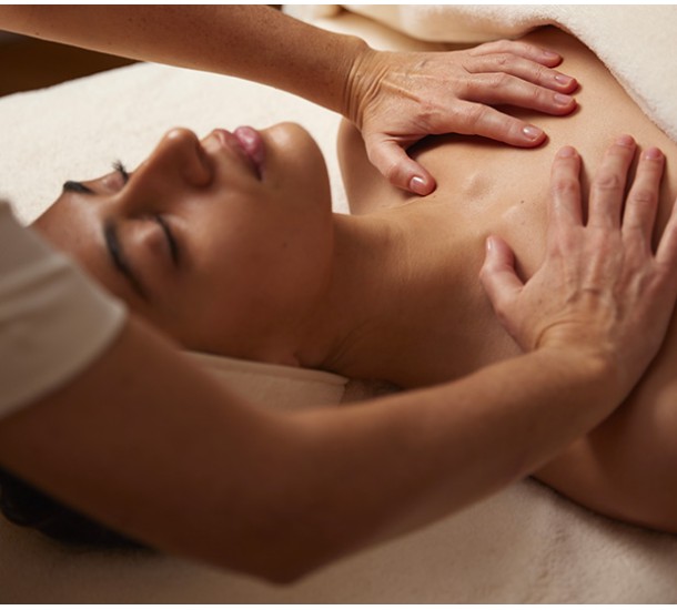 Professional Neck & Décolleté Massage Training | LB Facialists