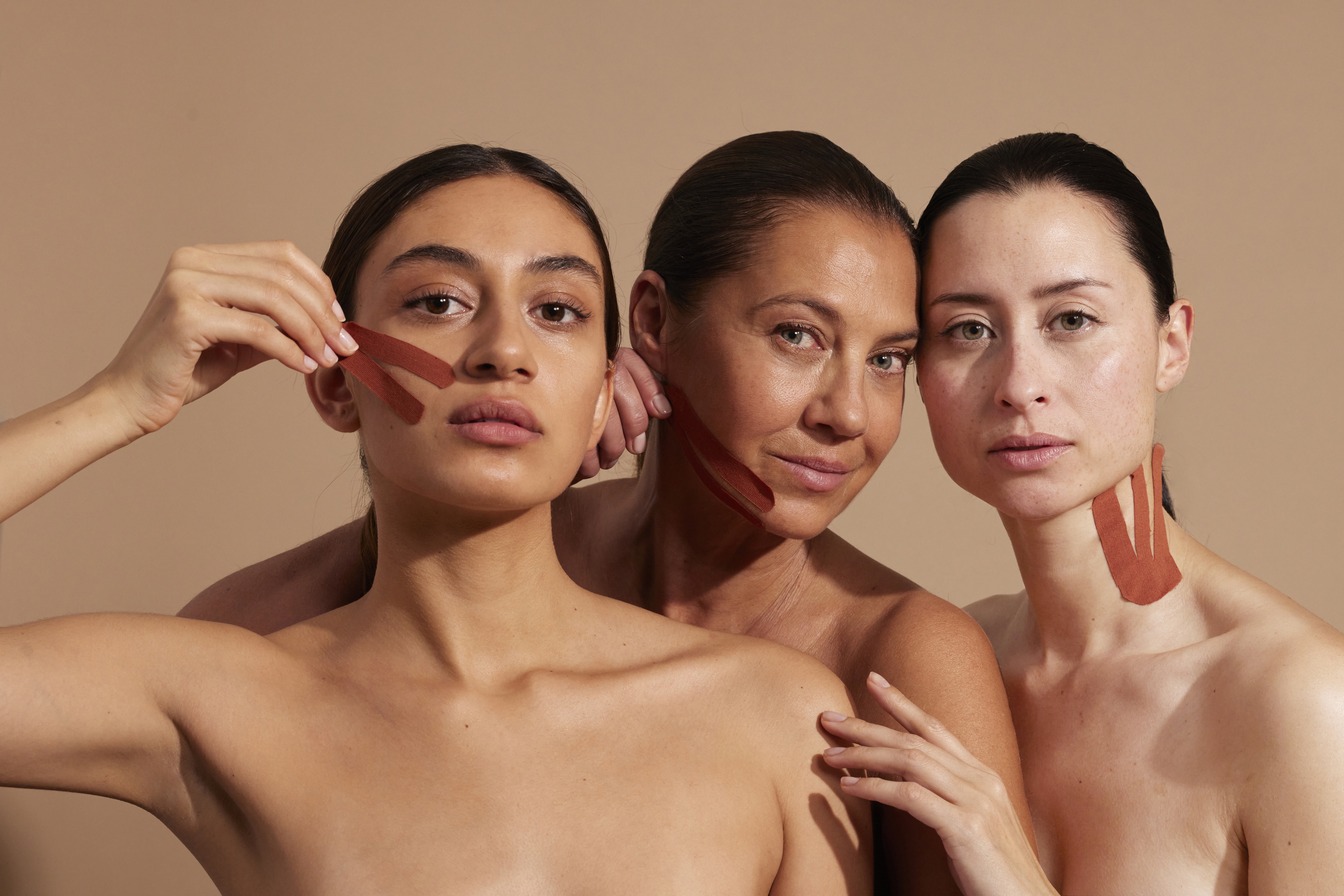 Facialist massage treatment